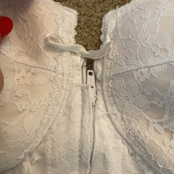 White corset - Picture 3 of 7